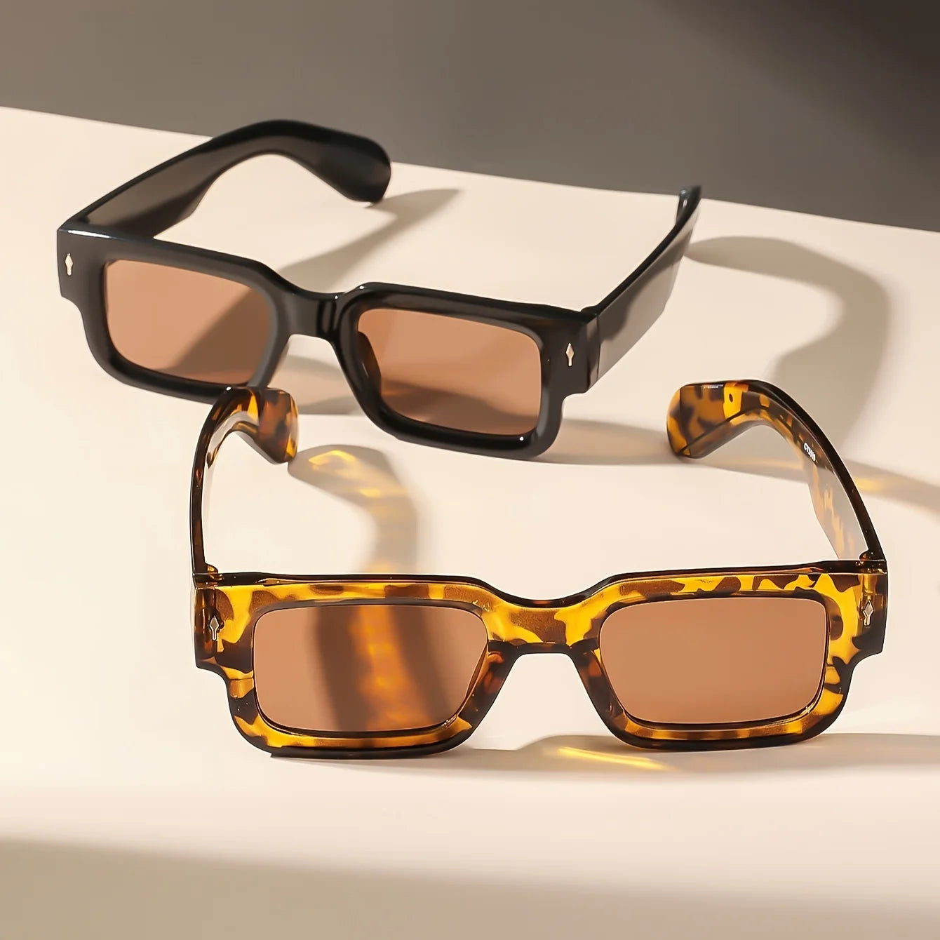 1PC Unisex Retro Square Sunglasses Classic UV Protection Plastic Frame Shades for Outdoor Travel Driving