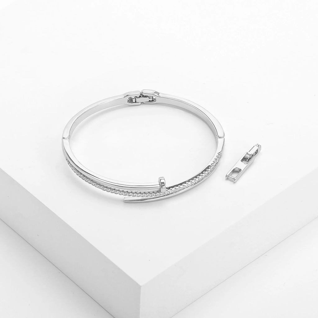 2024 Summer Light Luxury Zirconia Bracelet for Women Fashion Office Gathering Jewelry Accessories