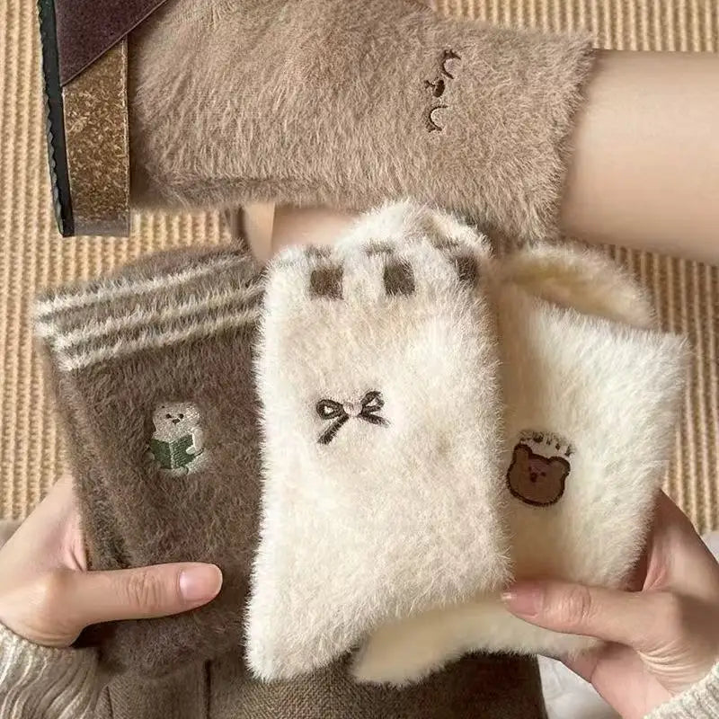 4 Pairs of Thick and Warm Cartoon Animal Bow Pattern Mid Tube Socks for Women in Autumn and Winter Suitable for Indoor Home Wear