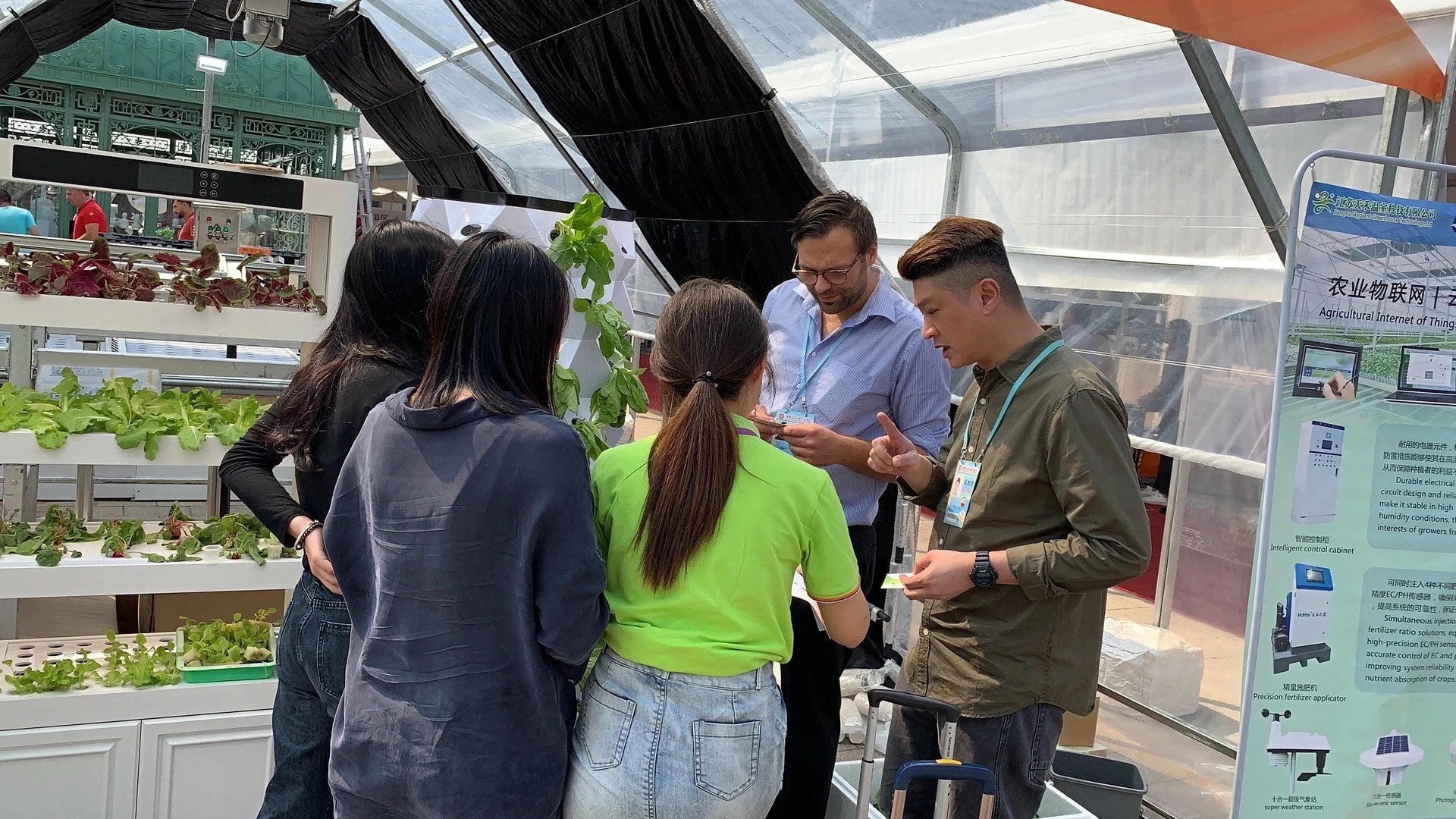 Custom Multi Tier Indoor Cultivation Plant Led Grow System Movable Rolling Hydroponic Vertical Farming Mobile Grow Rack