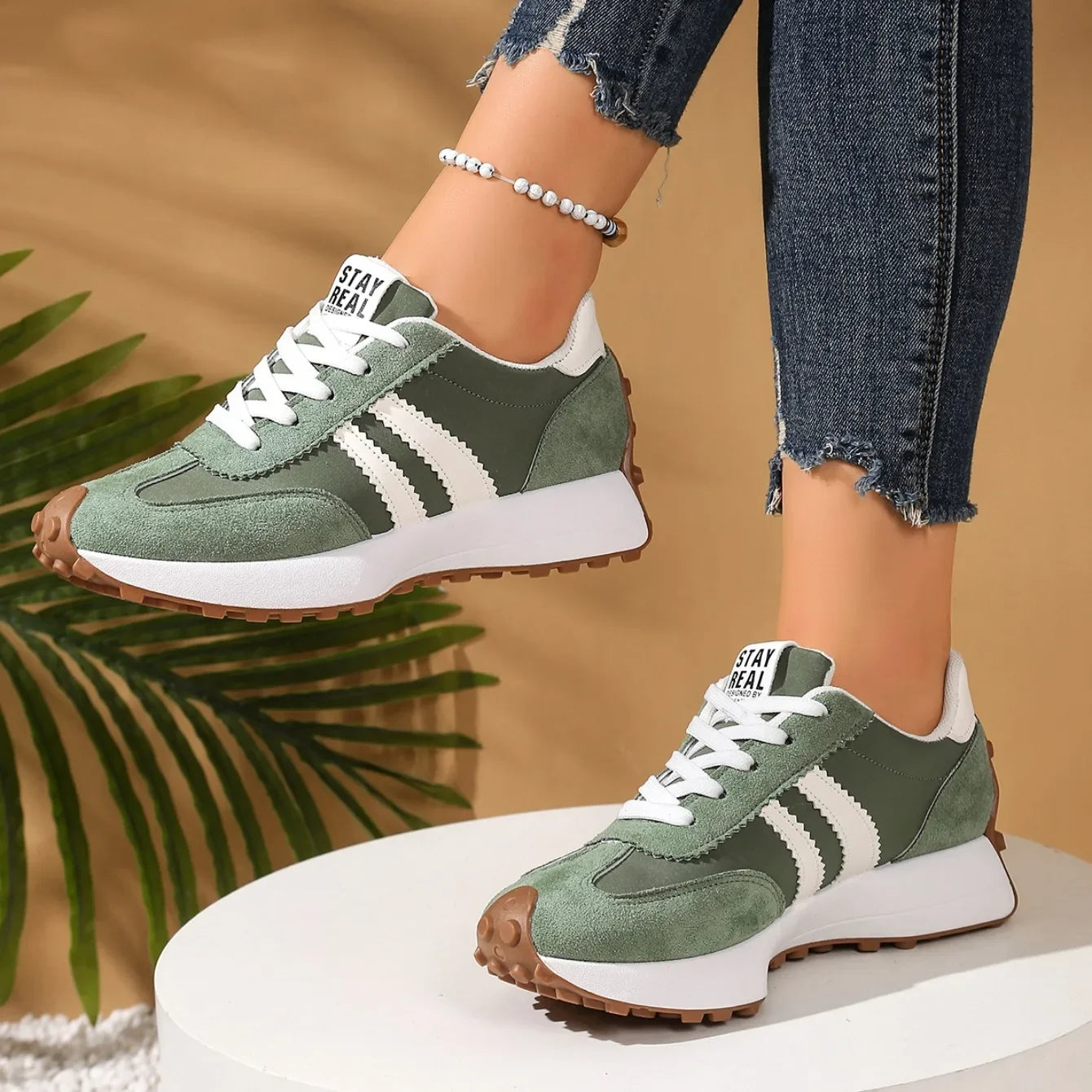 2025 Spring Women Sneakers New Luxury Flat Comfortable Slip on Sneakers Women Trend Lightweight Outdoor Designer Shoes for Women