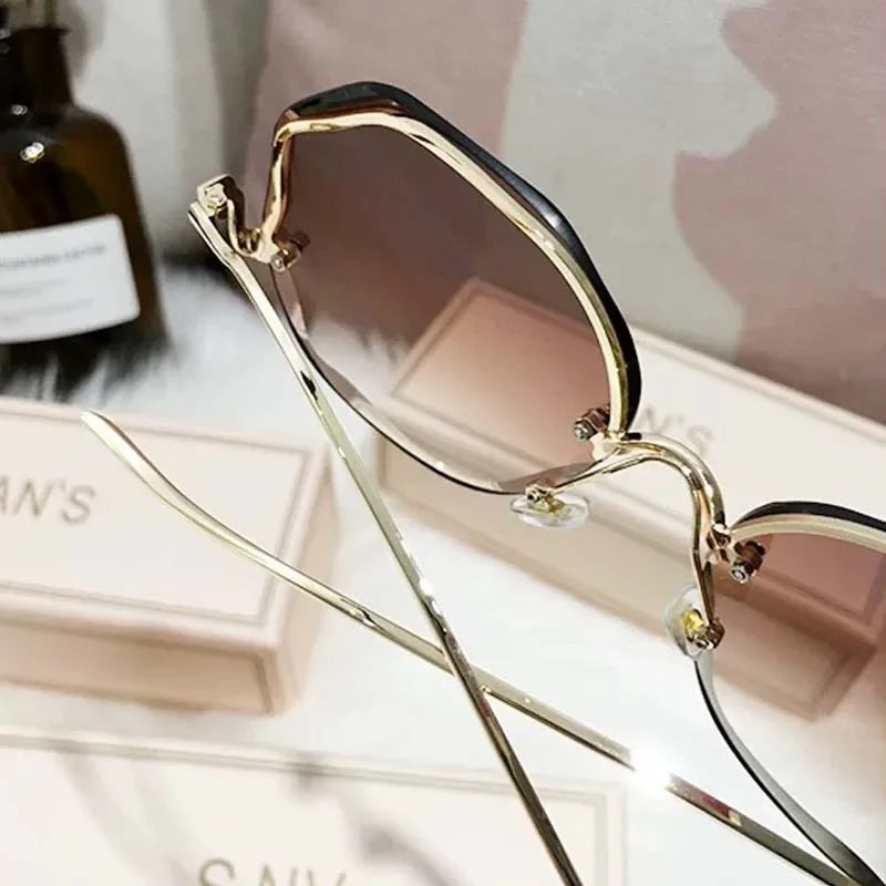 Elegant Square Sunglasses Women Men Outdoors Casual Sun Glasses Female Male Designer Mirror Travel Shades Oculos De Sol
