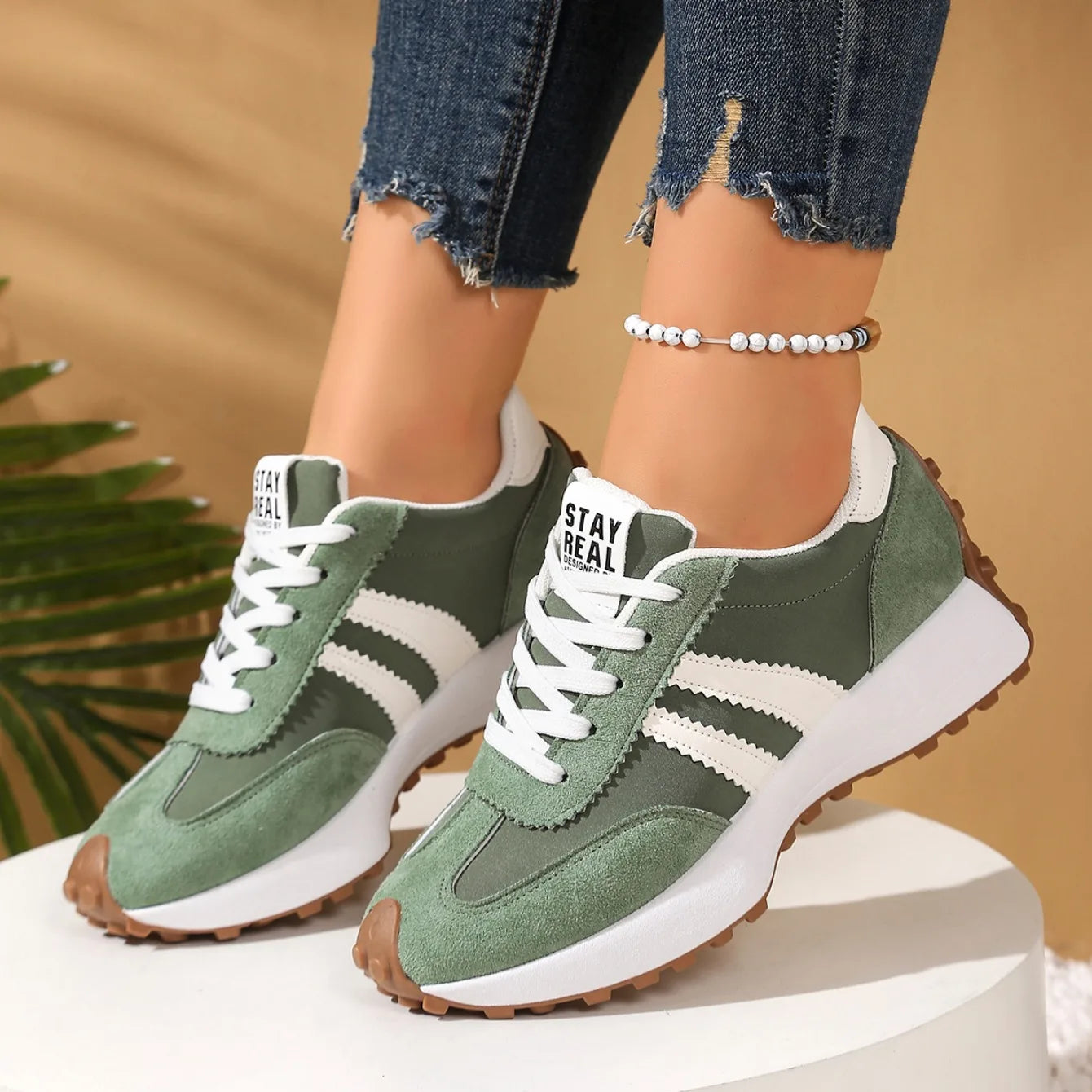 2025 Spring Women Sneakers New Luxury Flat Comfortable Slip on Sneakers Women Trend Lightweight Outdoor Designer Shoes for Women