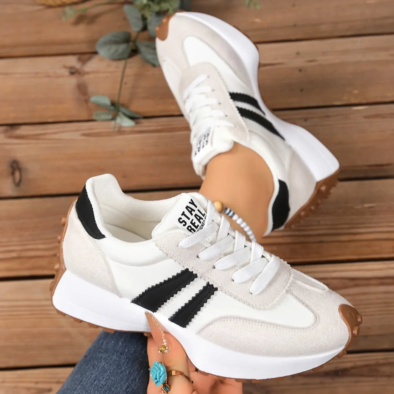 2025 Spring Women Sneakers New Luxury Flat Comfortable Slip on Sneakers Women Trend Lightweight Outdoor Designer Shoes for Women