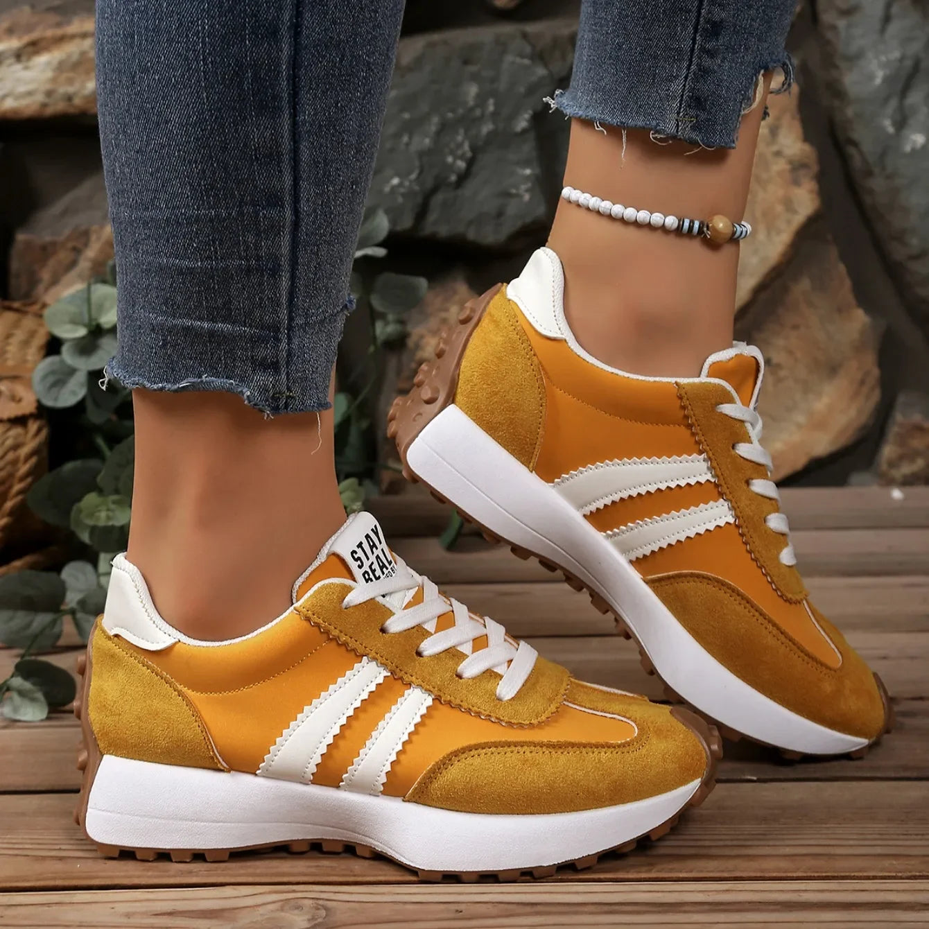 2025 Spring Women Sneakers New Luxury Flat Comfortable Slip on Sneakers Women Trend Lightweight Outdoor Designer Shoes for Women