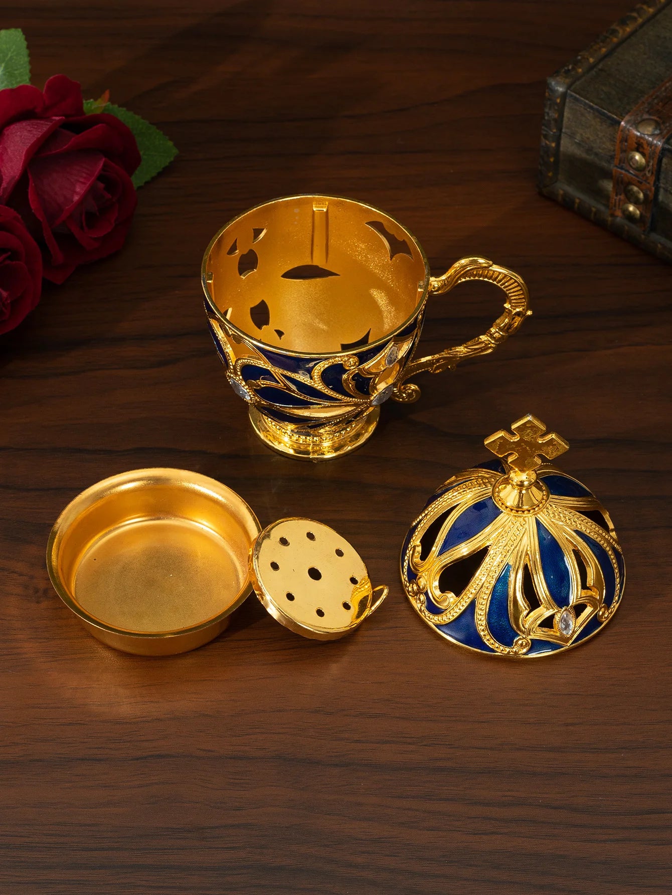 European-style hollow incense burner with diamonds, home indoor aromatherapy furnace, creative soothing retro with handle orname