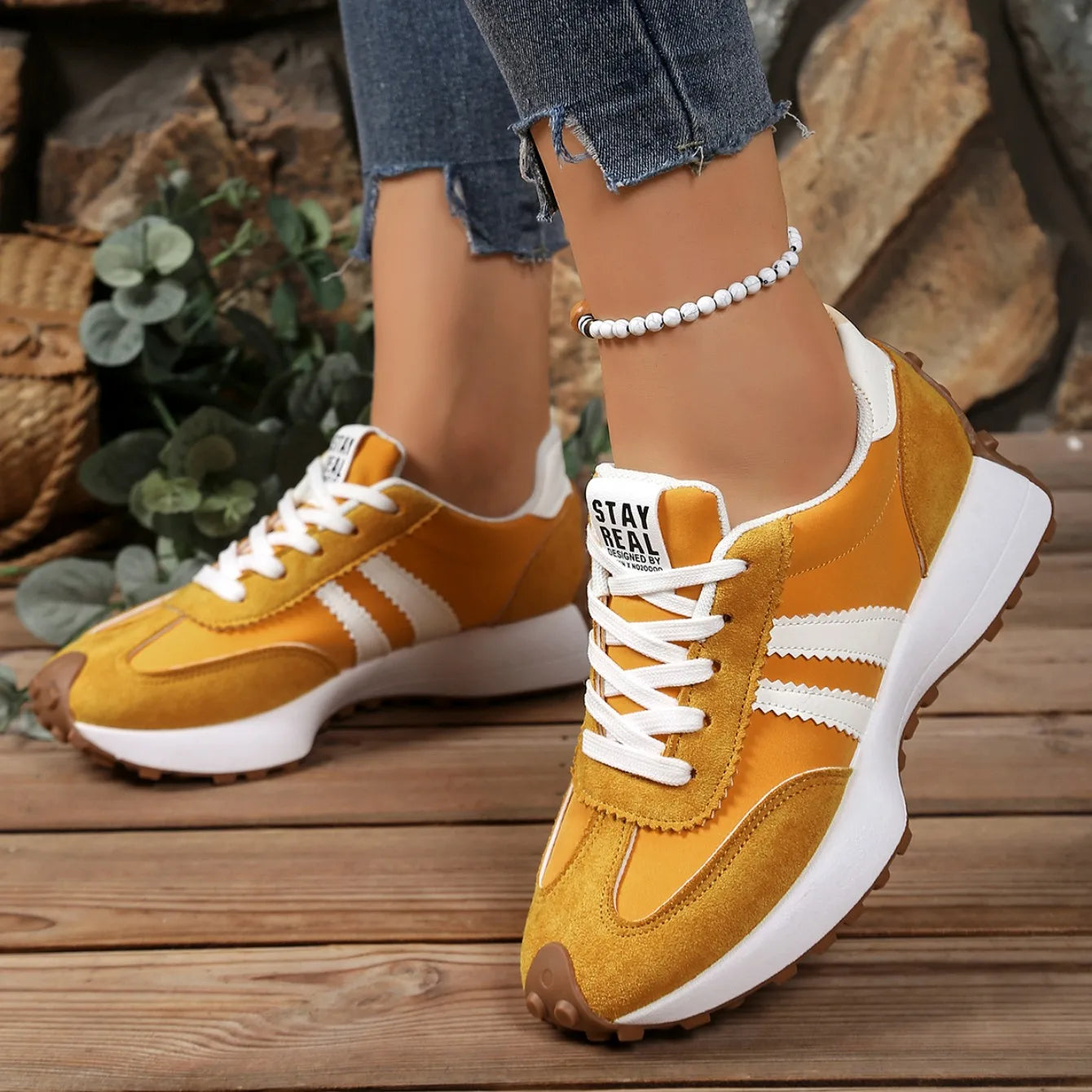 2025 Spring Women Sneakers New Luxury Flat Comfortable Slip on Sneakers Women Trend Lightweight Outdoor Designer Shoes for Women