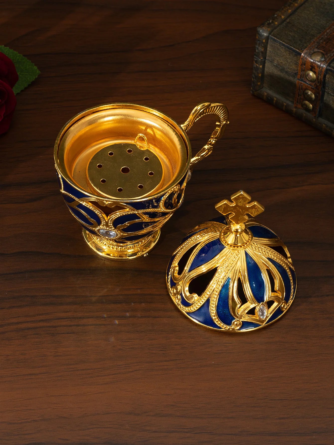 European-style hollow incense burner with diamonds, home indoor aromatherapy furnace, creative soothing retro with handle orname