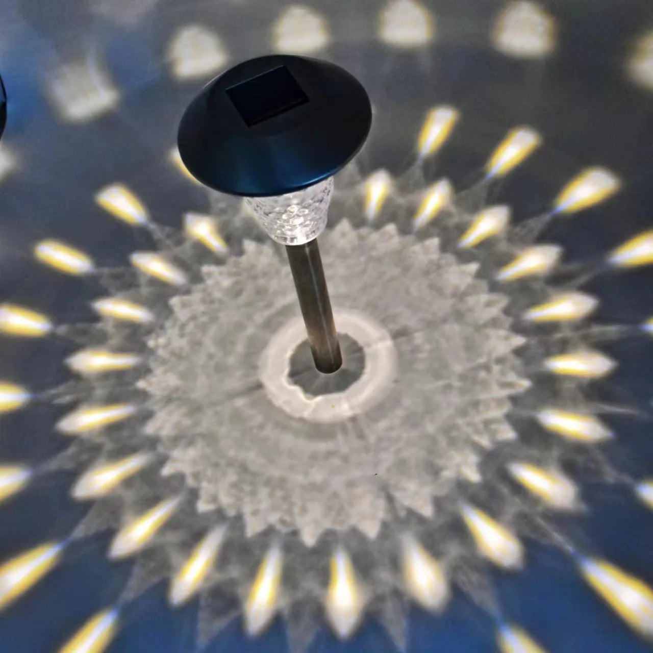 Courtyard Outdoor Lighting, Garden Lamps, Solar Lawn Lamps, Garden Landscape Light and Shadow Atmosphere Lawn Lamps